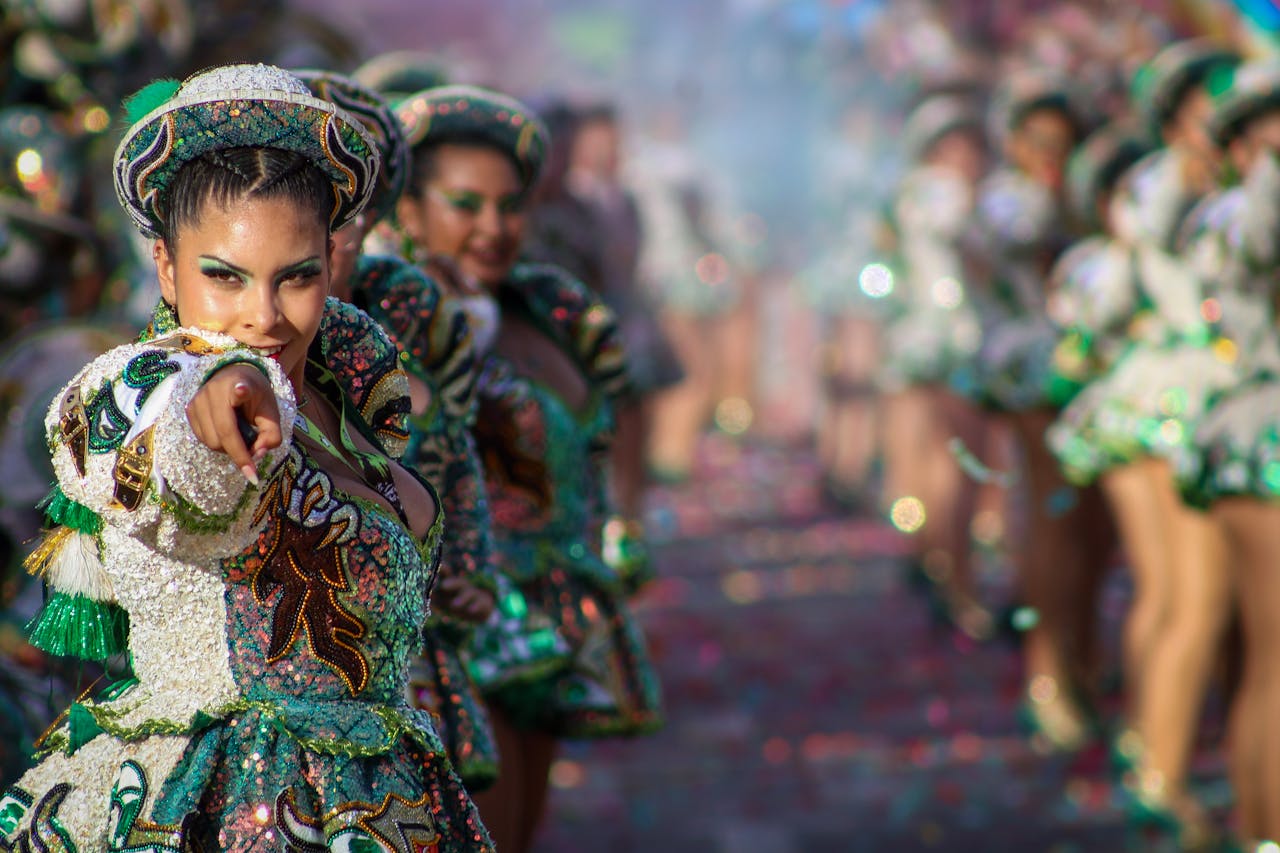 menu-03 Vibrant dancer in traditional attire at Arica y Parinacota Carnaval parade.
